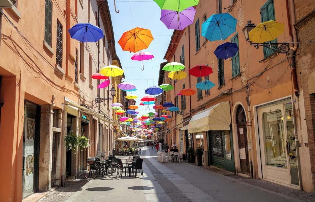 Charming Flat In Centro A Ferrara Con Posto Auto Villa Exterior photo