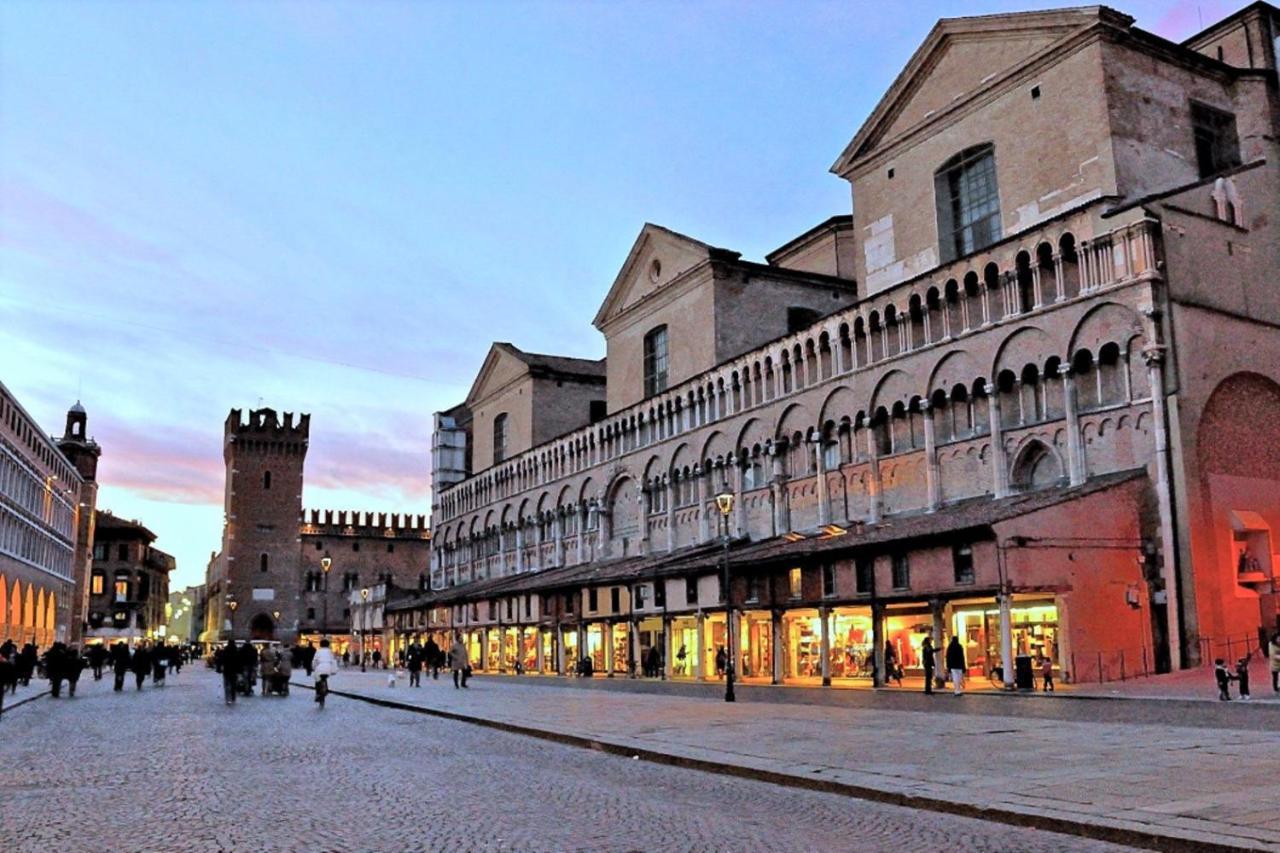 Charming Flat In Centro A Ferrara Con Posto Auto Villa Exterior photo