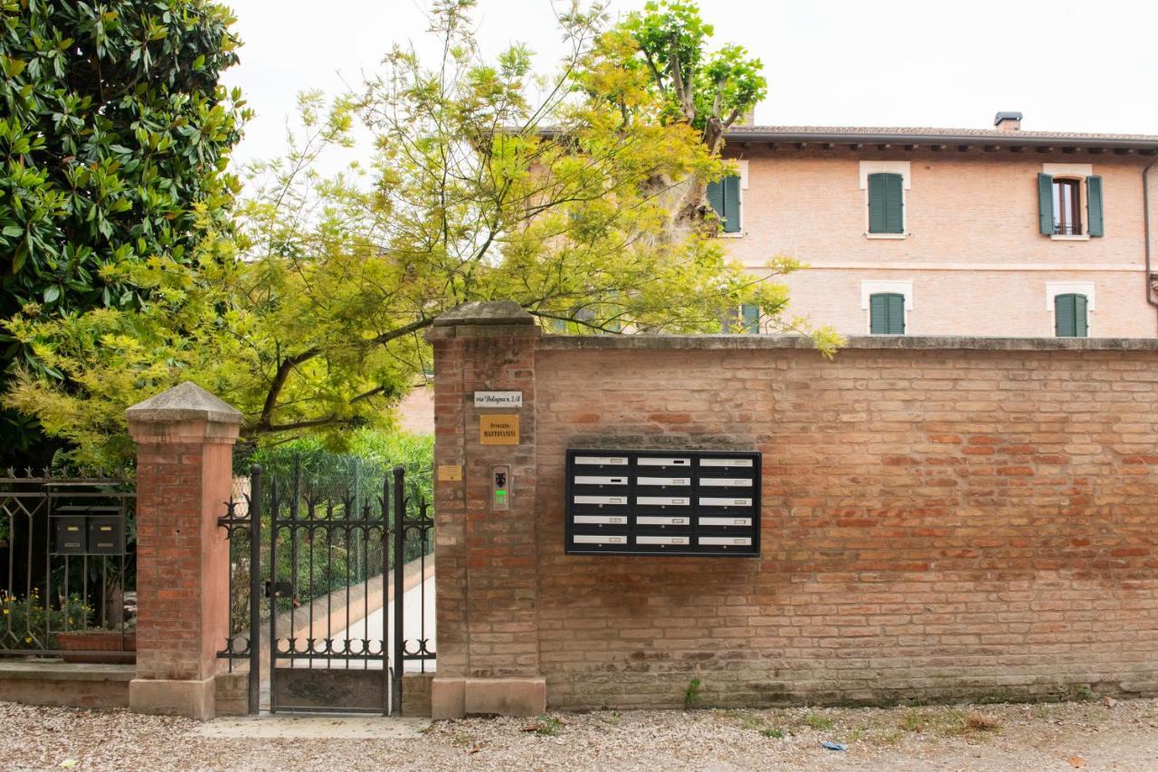 Charming Flat In Centro A Ferrara Con Posto Auto Villa Exterior photo