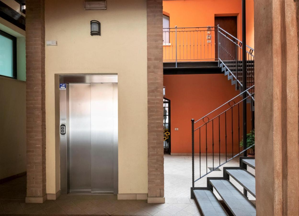 Charming Flat In Centro A Ferrara Con Posto Auto Villa Exterior photo