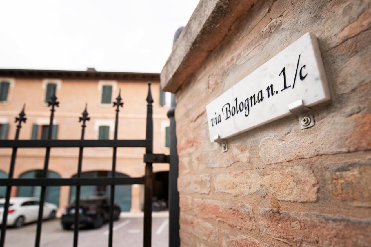 Charming Flat In Centro A Ferrara Con Posto Auto Villa Exterior photo