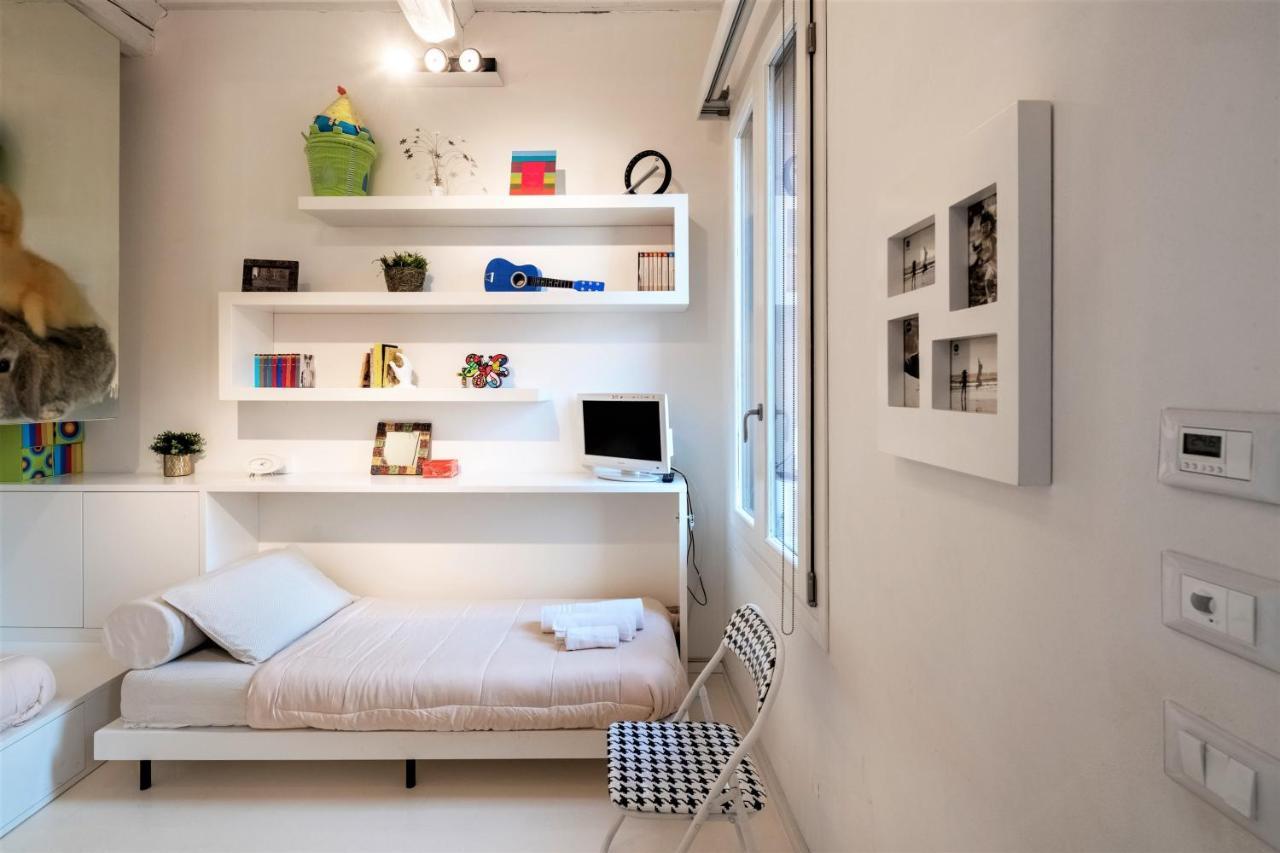 Charming Flat In Centro A Ferrara Con Posto Auto Villa Exterior photo